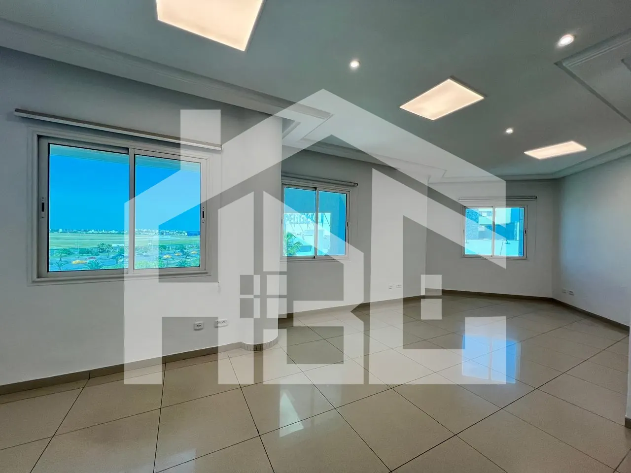 Bureau en H+5 de 187 m² au Lac 1