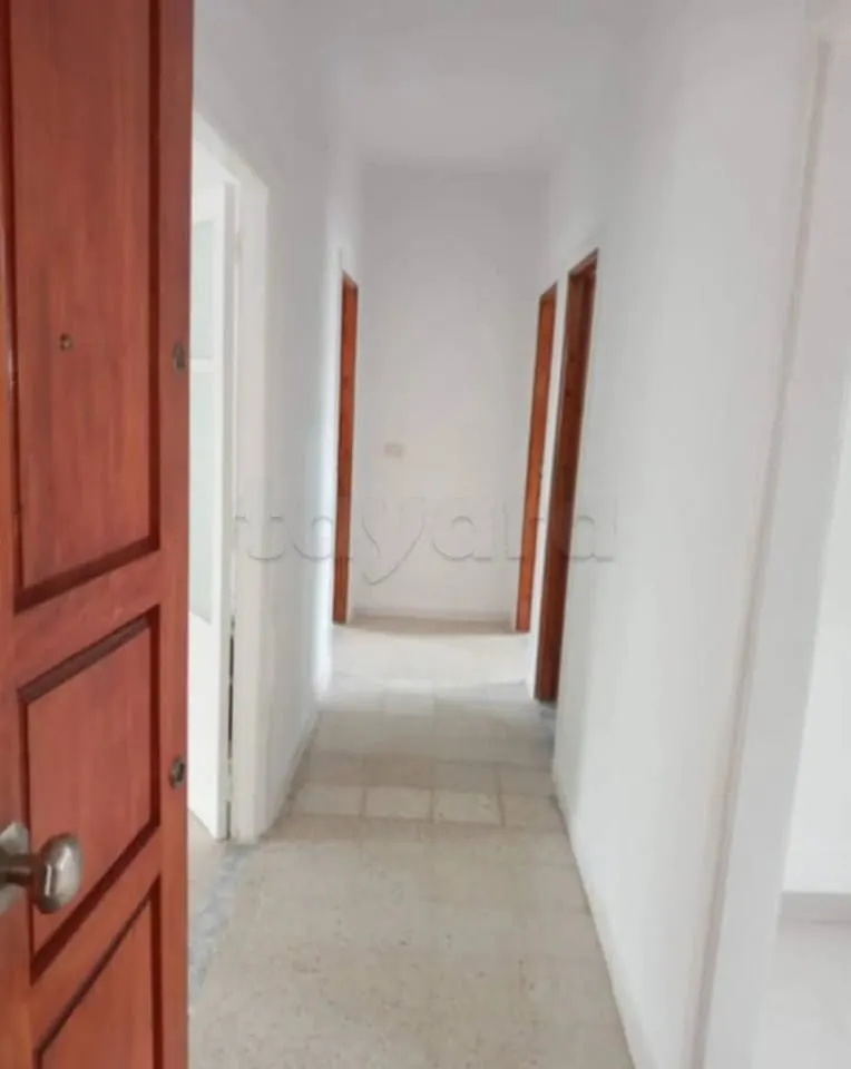 A louer un appartement en S+2 au 3eme etage sans ascenseur situe a El MANAR 2