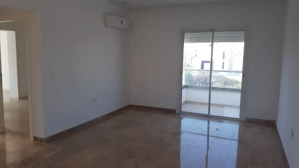 A louer un appartement tres haut standing en S1 de 70 m2 situe a CITE EL FAOUZ