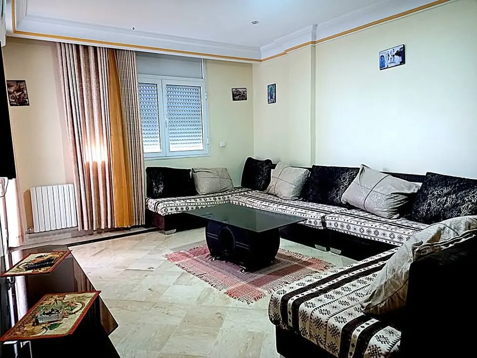 A louer superbe appartement meuble en S+1 de 80 m2 situe a ENNASR 1