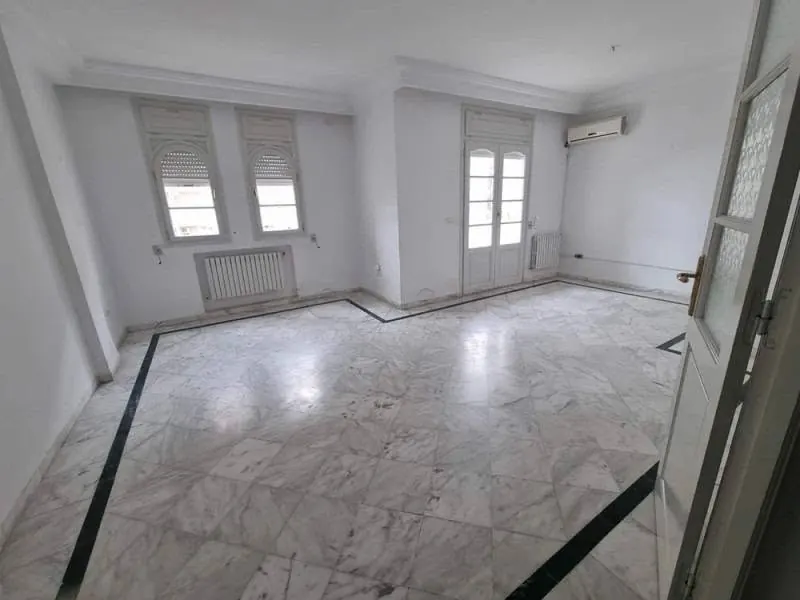 A louer un appartement en S+2 de 120m2 situe a ENNASR 2