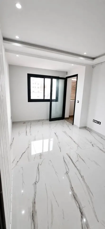 A louer un appartement tres haut standing en S+1 (residence 2024) situe a JARDIN DEL MENZAH 2
