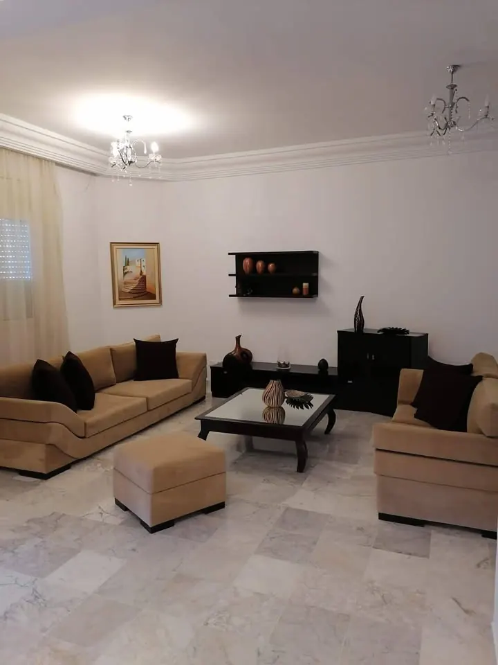 A louer un appartement en S+2 (VIDE) de 160m2 situe EL MENZAH 7 BIS