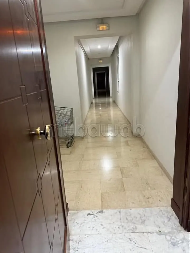 A louer un appartement haut standing de 250m2 en S+6 situe a EL MENZAH 7BIS