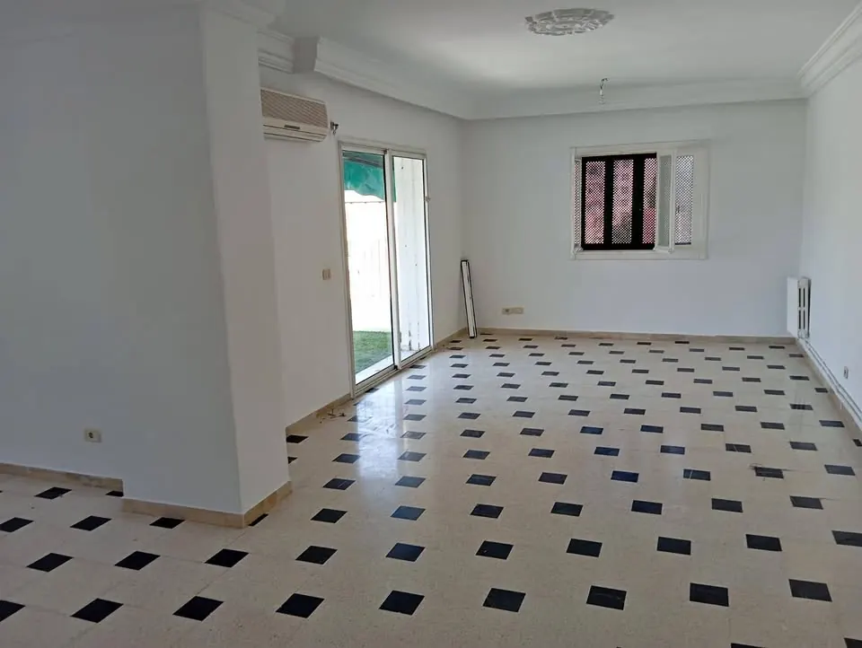 A louer un appartement S+4 de 180 m3 situe a EL MENZAH 9 , 4eme etage sans ascenseur