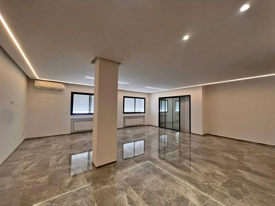 A louer un somptueux appartement S+4 haut standing jamais habite de 250 m2, situe a EL MENZAH 9 A