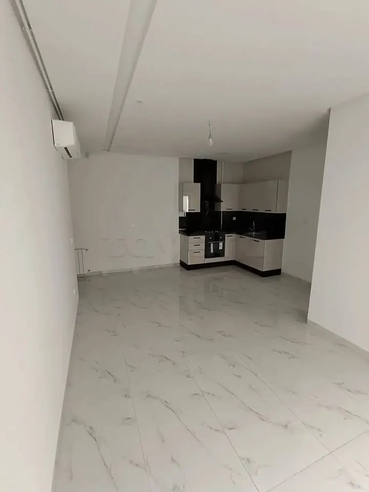 A louer un appartement haut standing jamais habite en S+1 situe a ENNASR 2