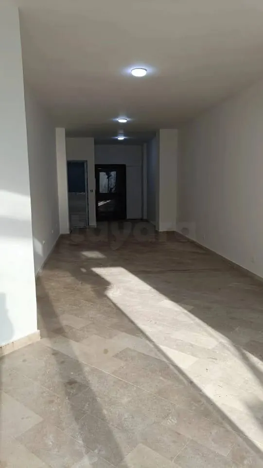 A louer un bureau en open space de 90m2 situe a EL MANAR 1