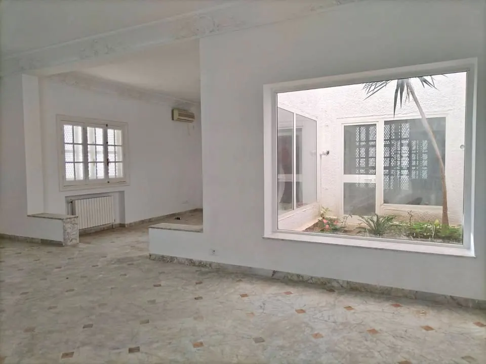 A louer Villa S+6 usage bureautique ou habitation situe a EL MENZAH 9 C