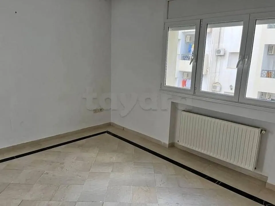 A louer un appartement S+1 de 67 m2 situe a ENNASR 2