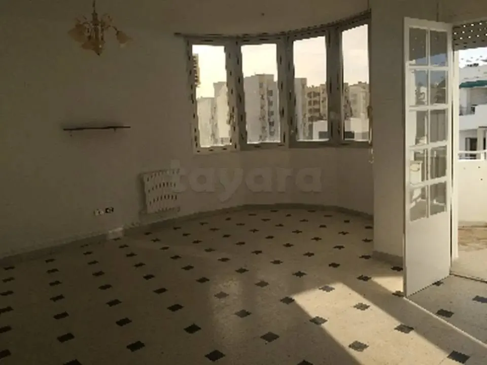 A louer un appartement en S+2 (Vide) en situe a Manar 1