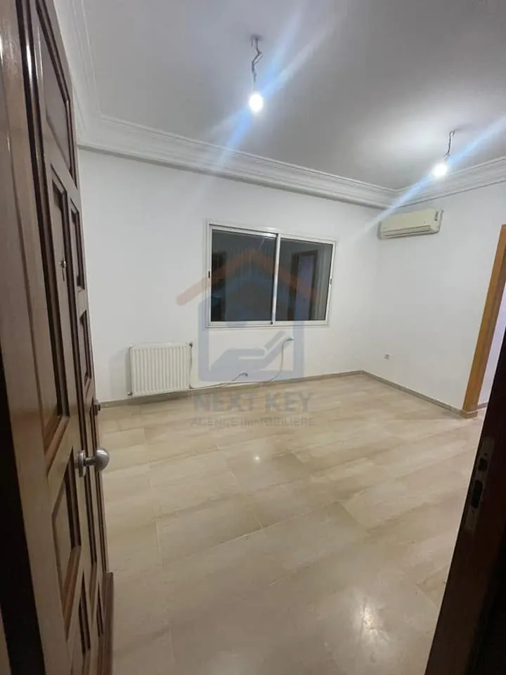 A louer un appartement en S+1 haut standing non-meuble situe a ENNASR 2