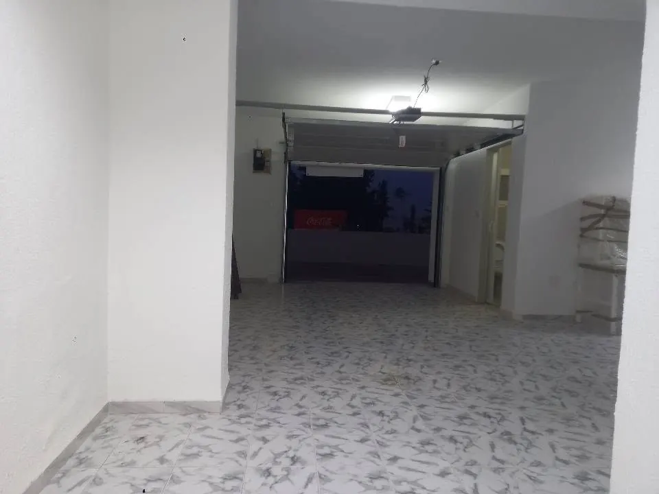 A louer un Open space haut standing 120m2 (VIDE) pour un usage professionnel de situe a El Menzah 9