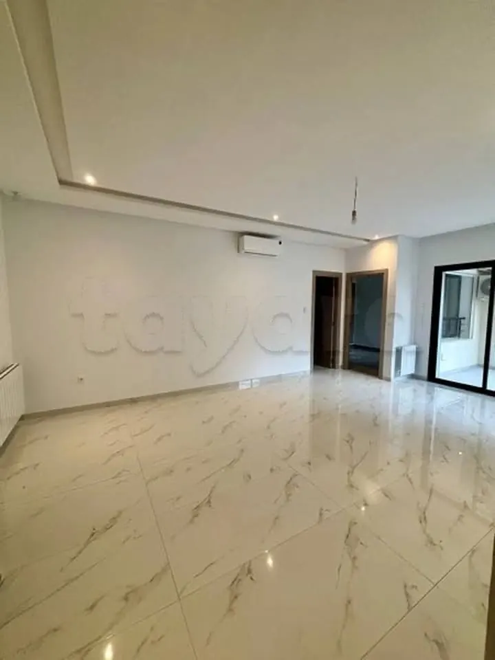 A louer un appartement tres haut standing en S+1 neuf situe a ENNASR 2