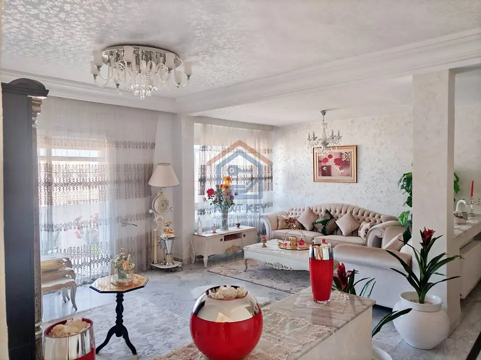 A vendre Superbe appartement S+3 de 151 m2 avec une grande terrasse situe a RIADH L'ANDALOUS