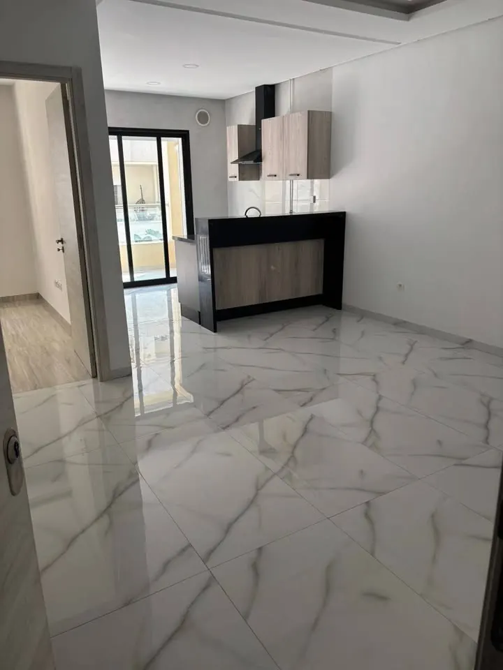 A louer un appartement haut standing en S+1 de 85 m2 situe a ENNASR 2