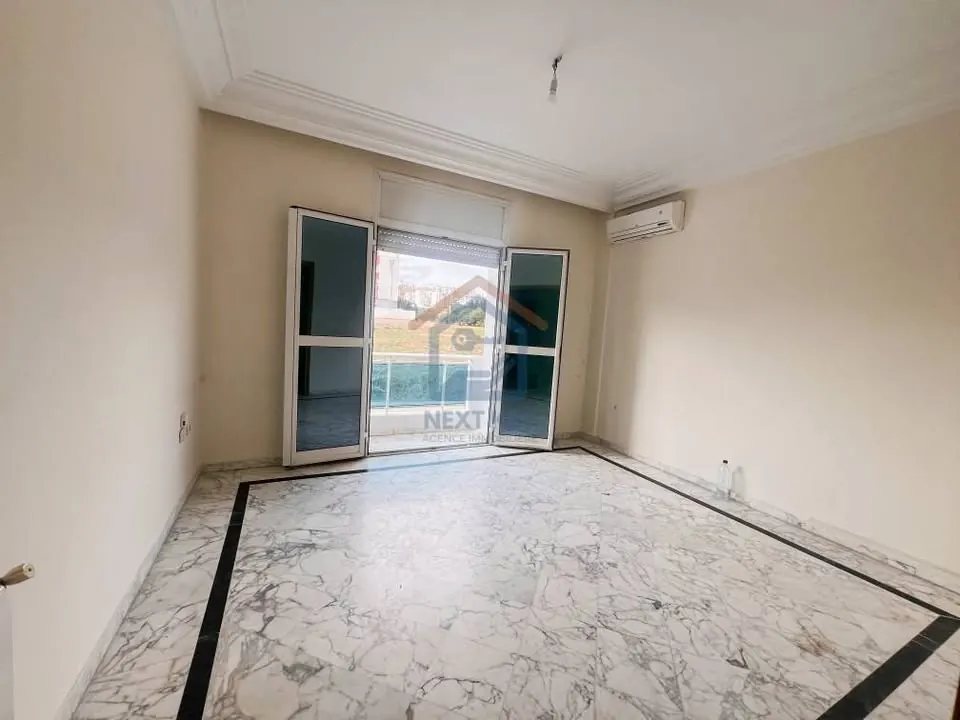 A louer un appartement HS S+2 de 120 m2 situe ENNASR 2