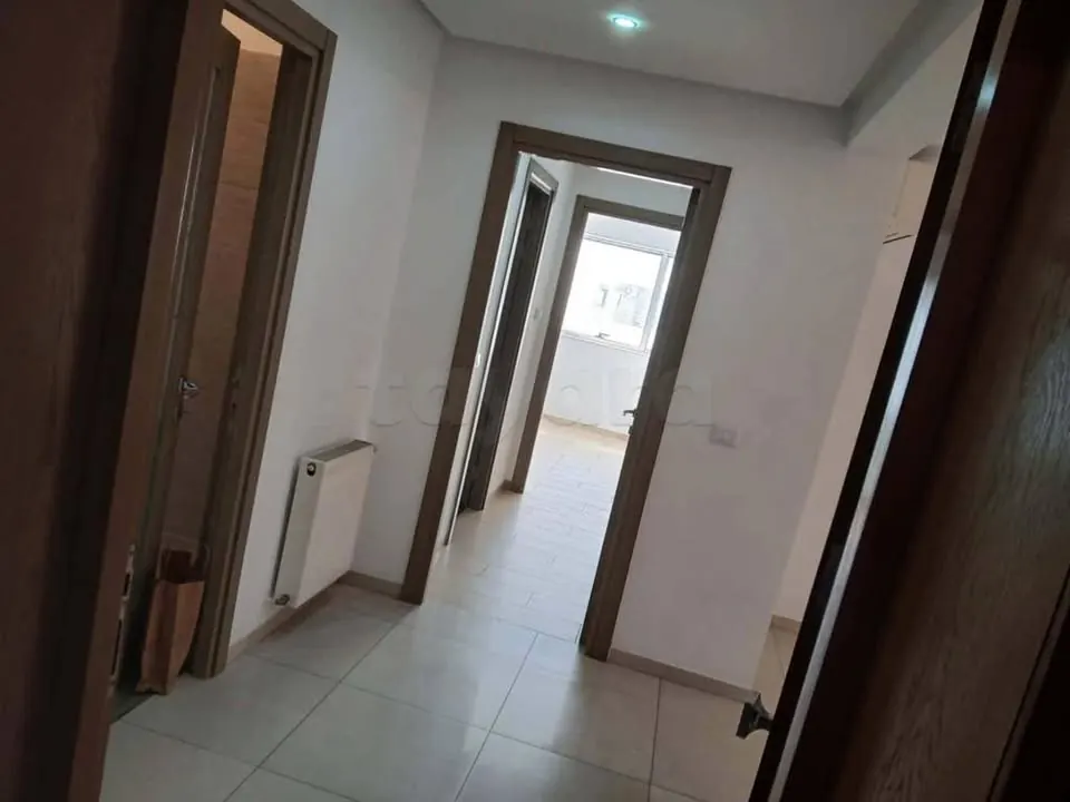 A louer un appartement haut standing en S+2 de 100 m2 situe a ENNASR 2