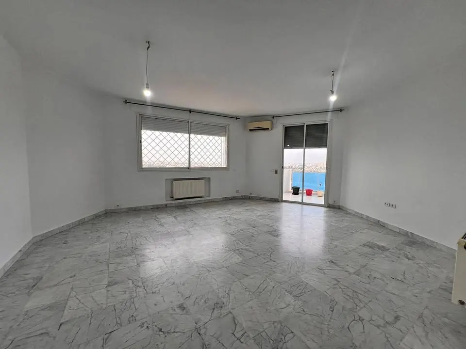 A louer Un superbe appartement S+3 situee a Menzah 1