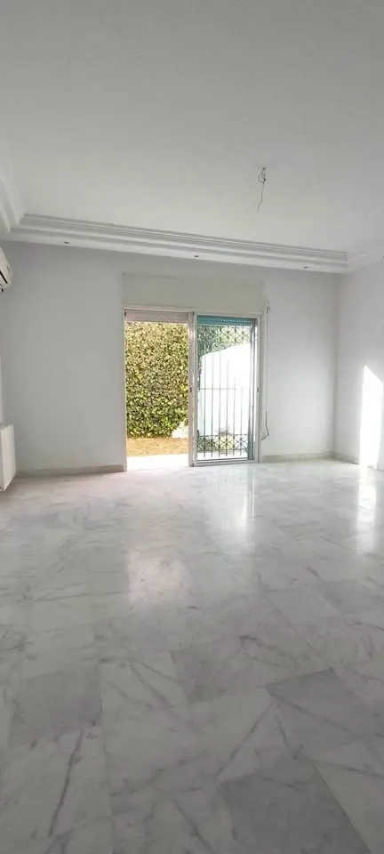 A louer un appartement en S+2 de 100 m2 situe JARDIN DEL MENZAH 2