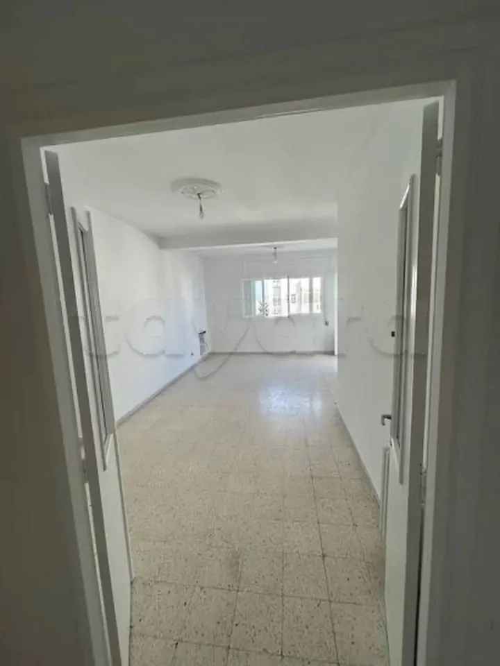A louer un appartement en S+3 situe a EL MANAR 1