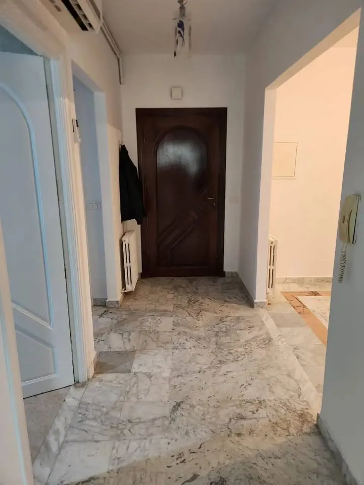 A louer un appartement en S+2 situe a ENNASR 2 Avenue Hedi Nouira