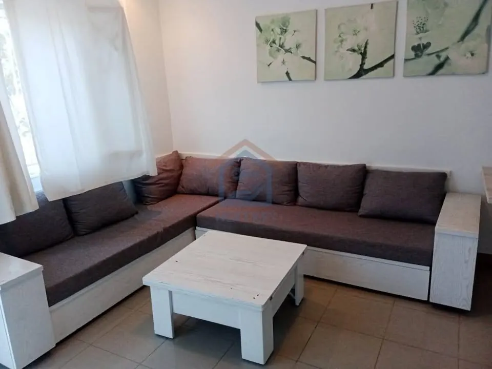 A louer un studio totalement independant en S+1 meuble situe a EL MENZAH 6