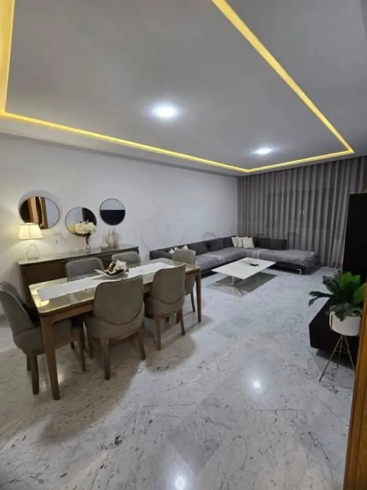 A louer un appartement haut standing en S3 (VIDE) de 180 m2 situe a EL MENZAH 9 C