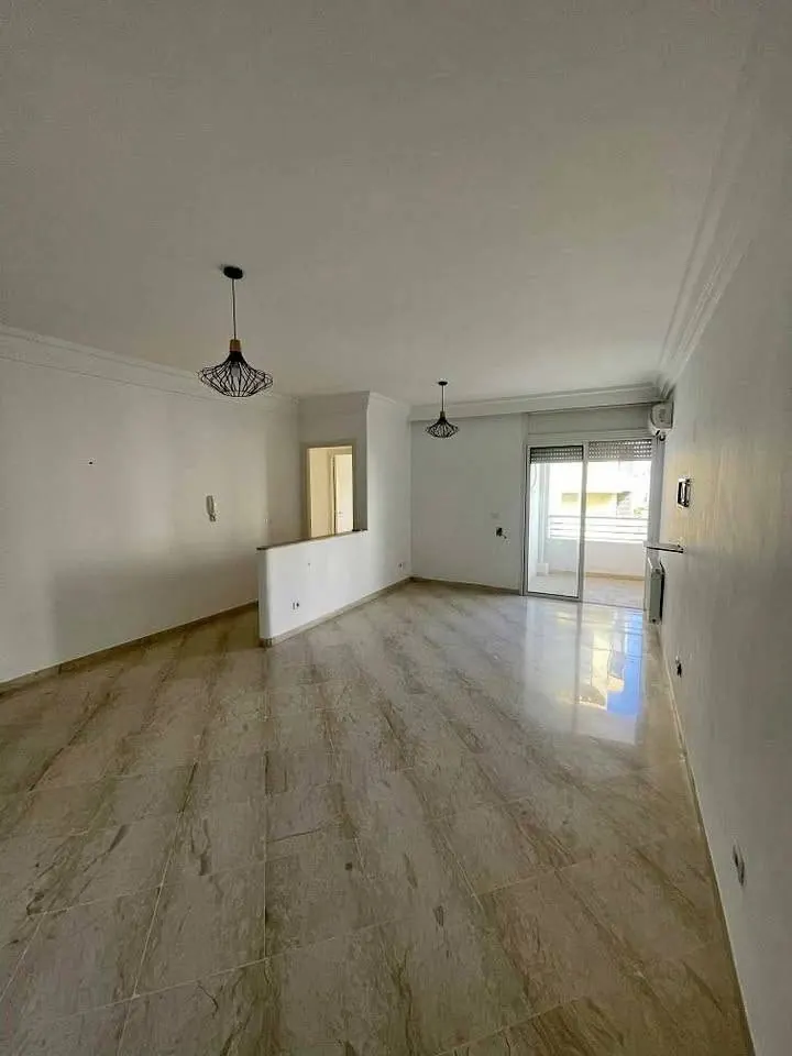 A louer un grand appartement en S+3 de 140 m2 situe a JARDIN DEL MENZAH 2