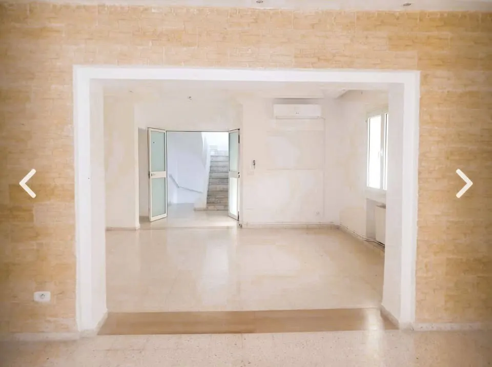 A louer un etage de villa en S+3 situe a NOUVELLE ARIANA de 150 m2