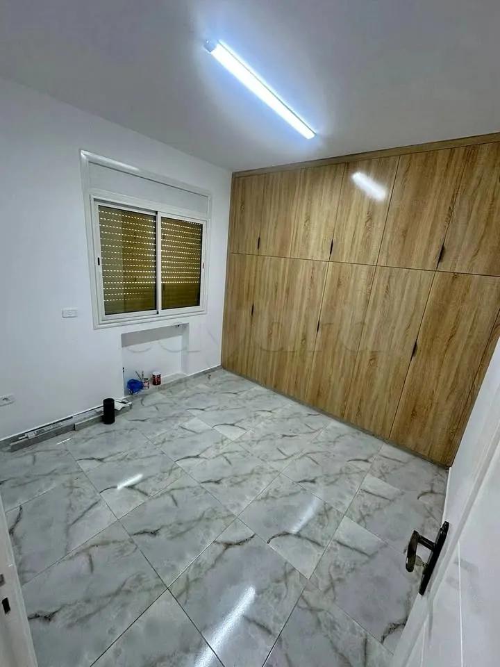 A louer un appartement S+1 situe a Ennasser 1