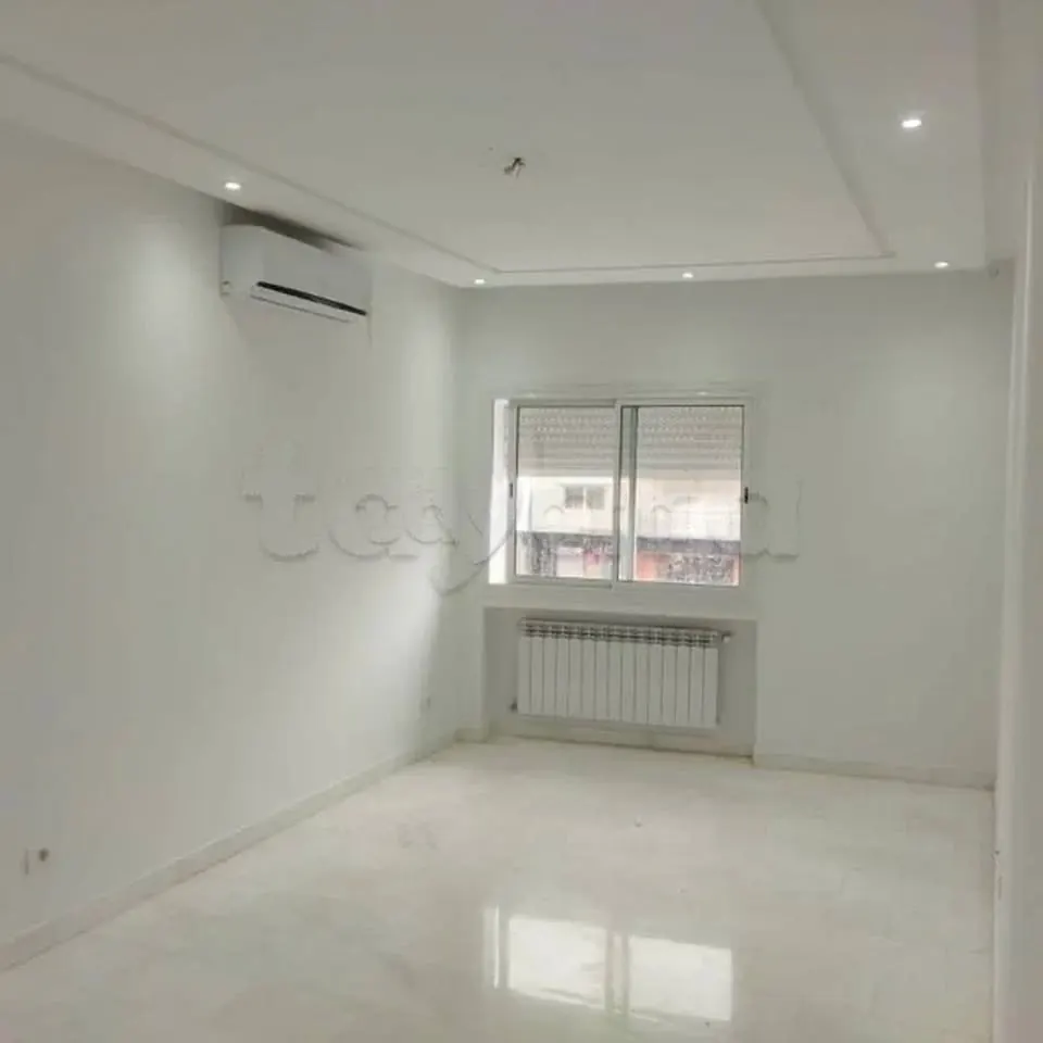 A louer un appartement haut standing en S+2 de 110m2 situe a ENNASR 2