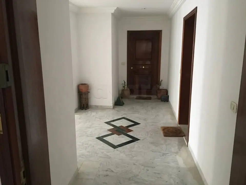 A louer un appartement haut standing en S+2 de 85 m2 situe a ENNASR 2