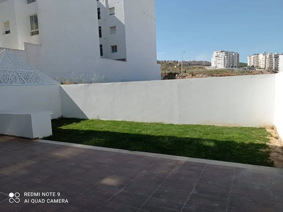 A louer un appartement HS en S+2 au RDC de 103 m2 situe a ENNASR 2