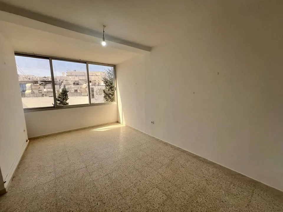 A louer un appartement en S+2 au 4eme etage sans ascenseur situe a EL MENZAH 9 B