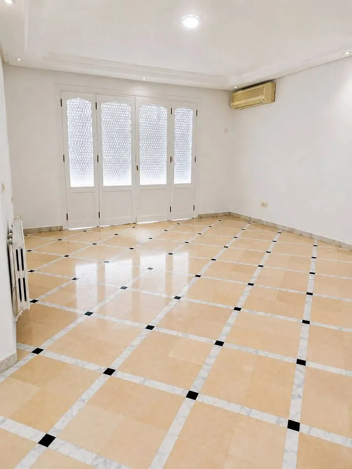 A Louer - Etage de villa S+4- Ennasr 2 | Entree Independante
