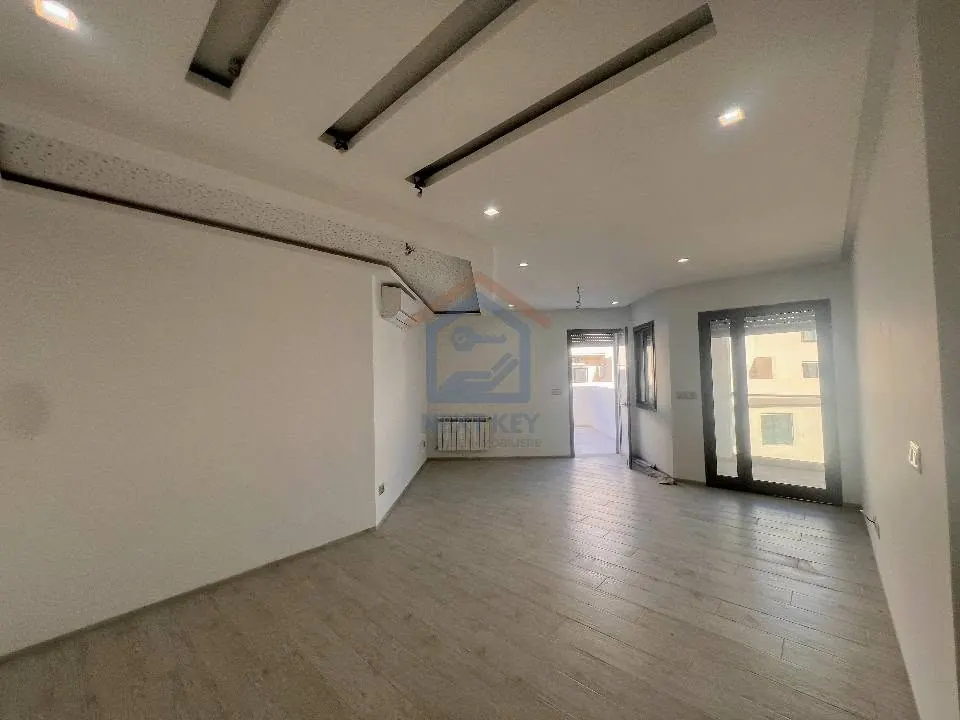A vendre un appartement jamais habite Haut Standing en S+3 de 214 m2 situe a El Menzah 9 C.