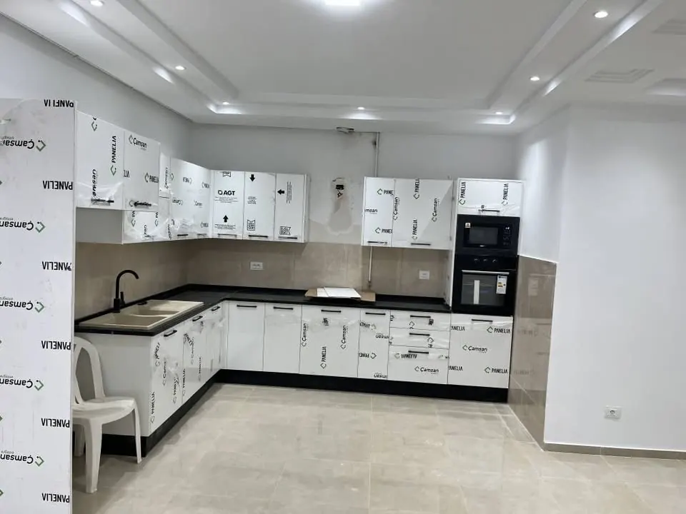 A louer une villa de 750 m2 en S+3 situe a EL MENZAH 5