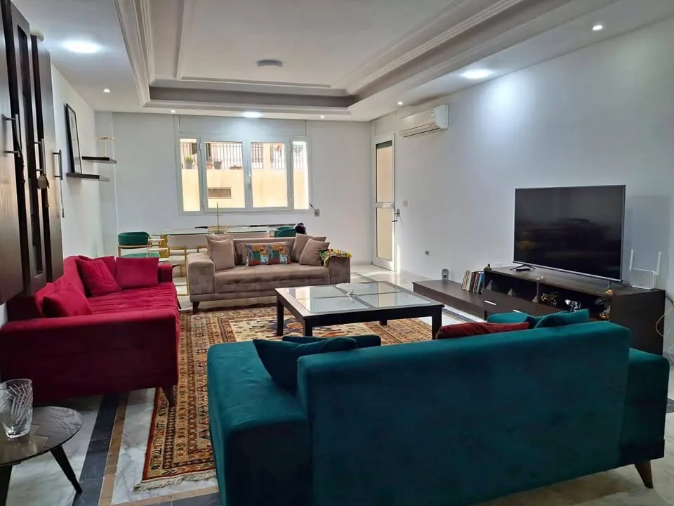 A louer un spacieux appartement haut standing S4 de 206 m2 (VIDE) situe a EL MENZAH 7BIS