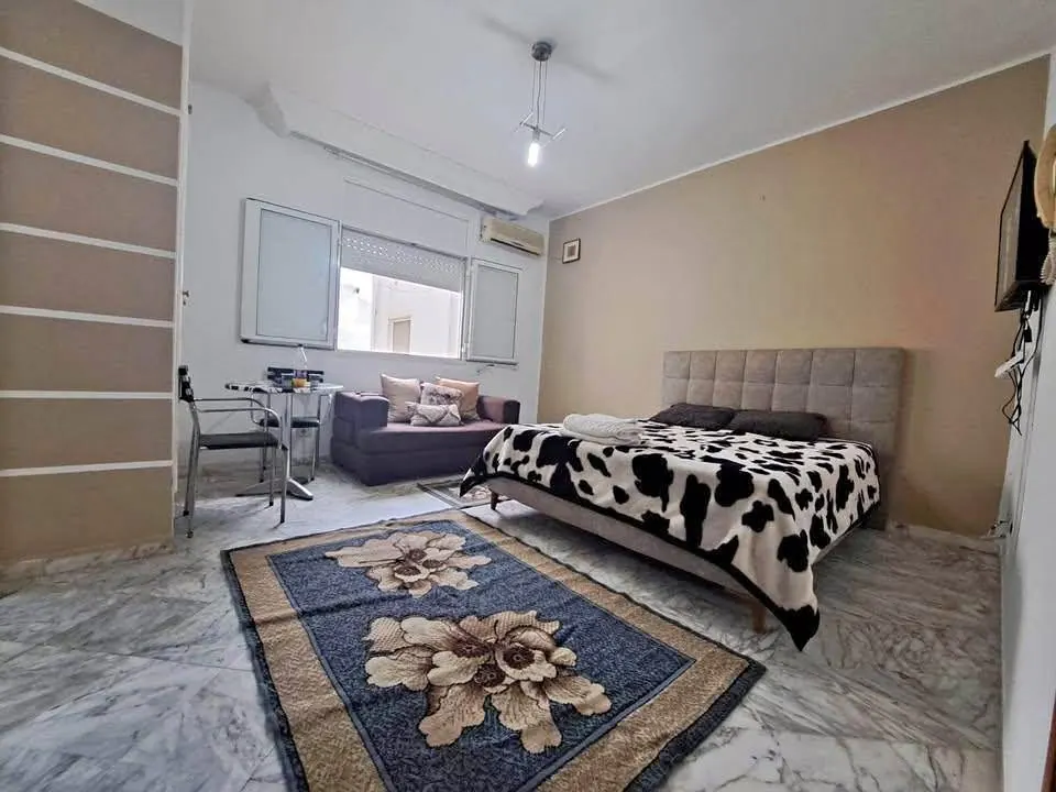 A louer un appartement haut standing S+0 meuble situe a ENNASR 2